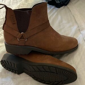 Teva size 8 leather boots